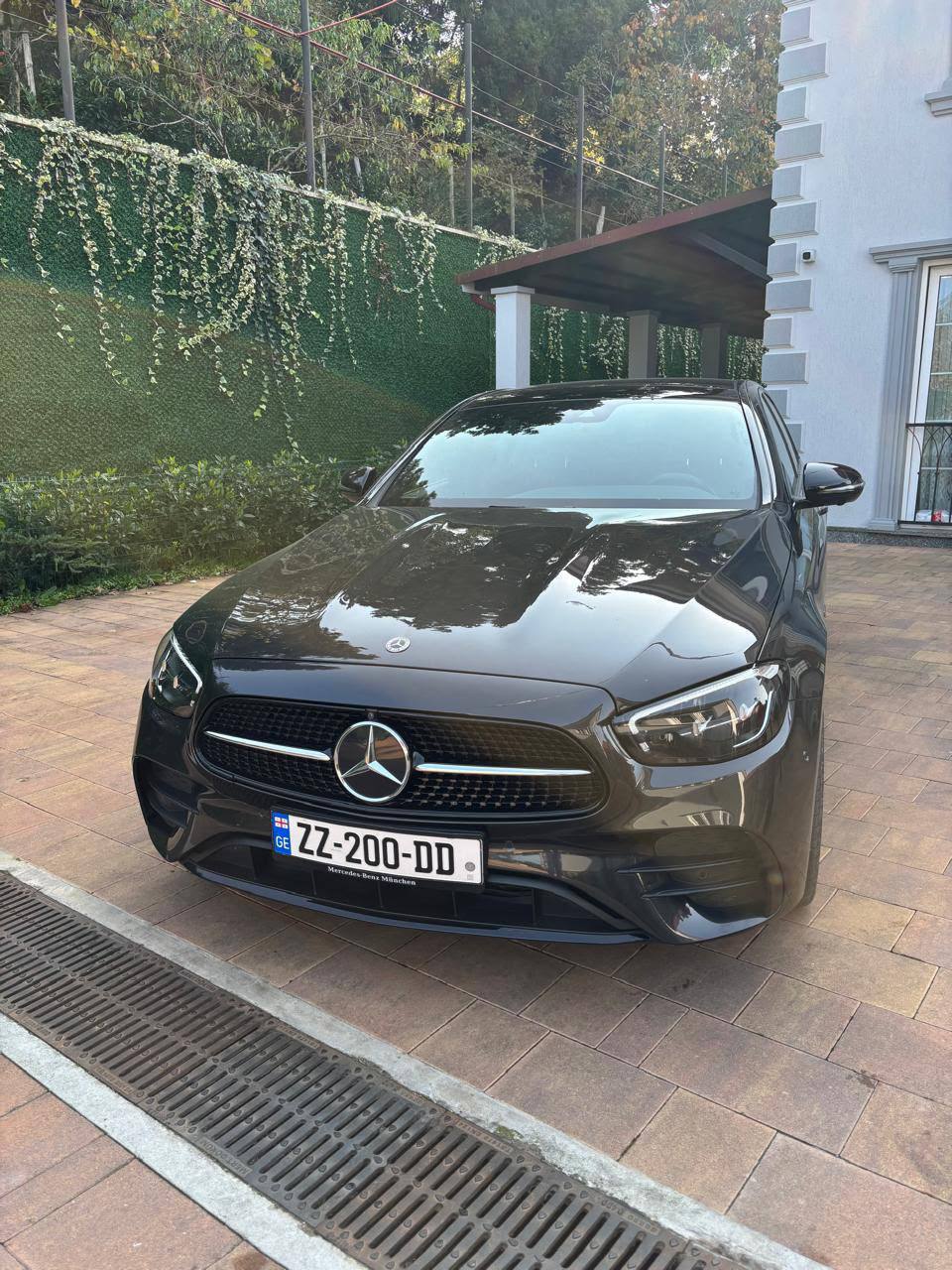 Mercedes-Benz E220, 2023 г.