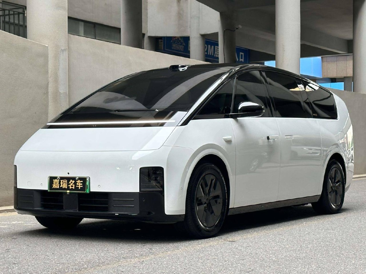 Li Auto MEGA, 2025 г.
