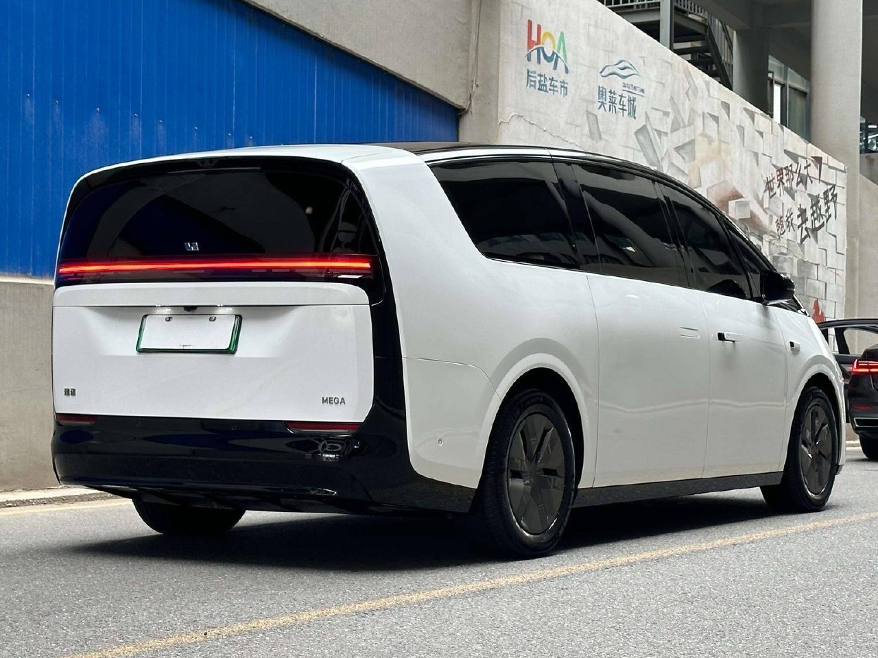 Li Auto MEGA, 2025 г.