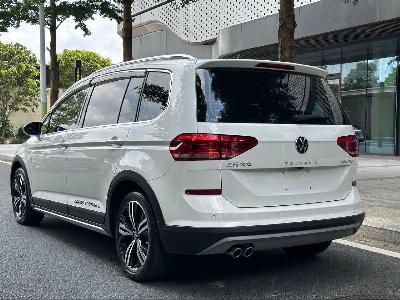 Volkswagen Touran L 280TSI DSG, 2021 г.