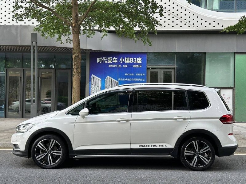 Volkswagen Touran L 280TSI DSG, 2021 г.