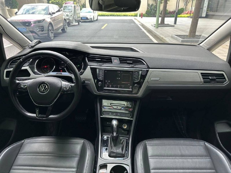 Volkswagen Touran L 280TSI DSG, 2021 г.