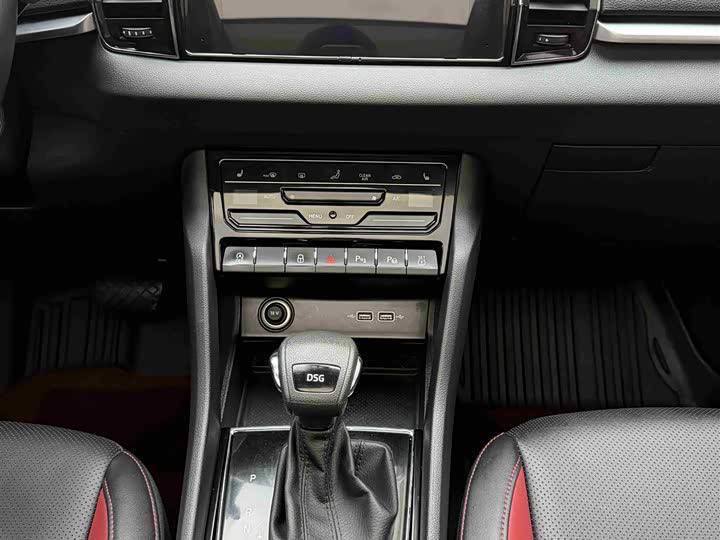 Skoda Karoq Facelift Luxury Edition, 2022 г.