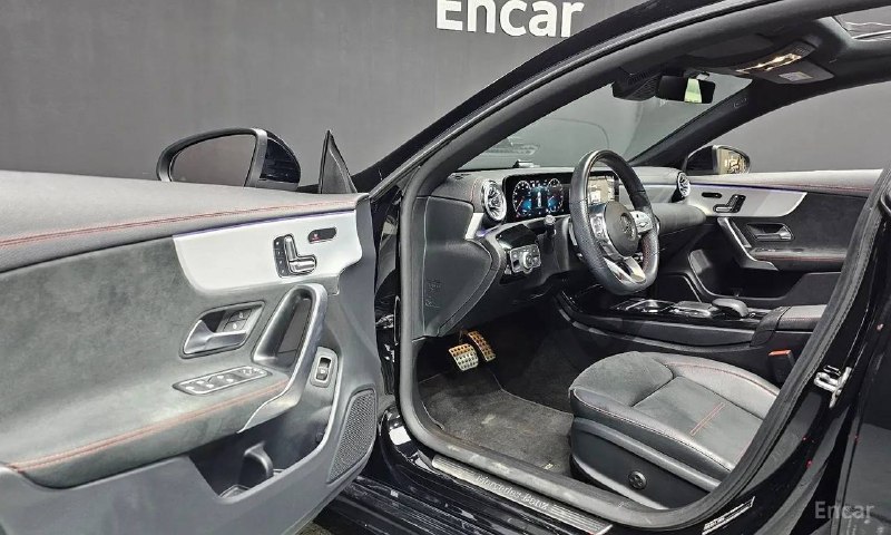 Mercedes-Benz CLA250 4MATIC, 2023 г.