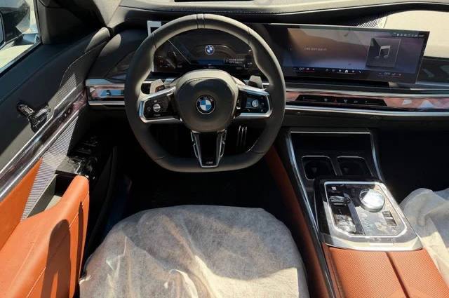 BMW 740i, 2026 г.