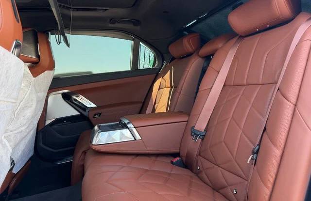 BMW 740i, 2026 г.