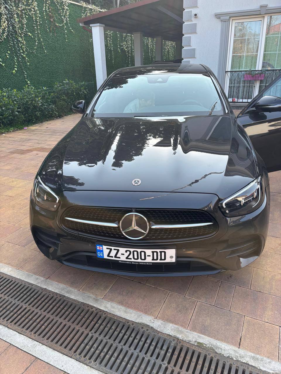 Mercedes-Benz E220, 2023 г.