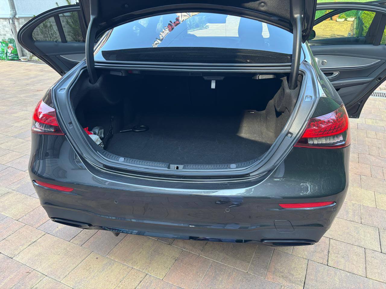 Mercedes-Benz E220, 2023 г.