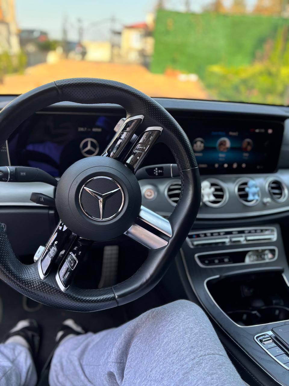 Mercedes-Benz E220, 2023 г.