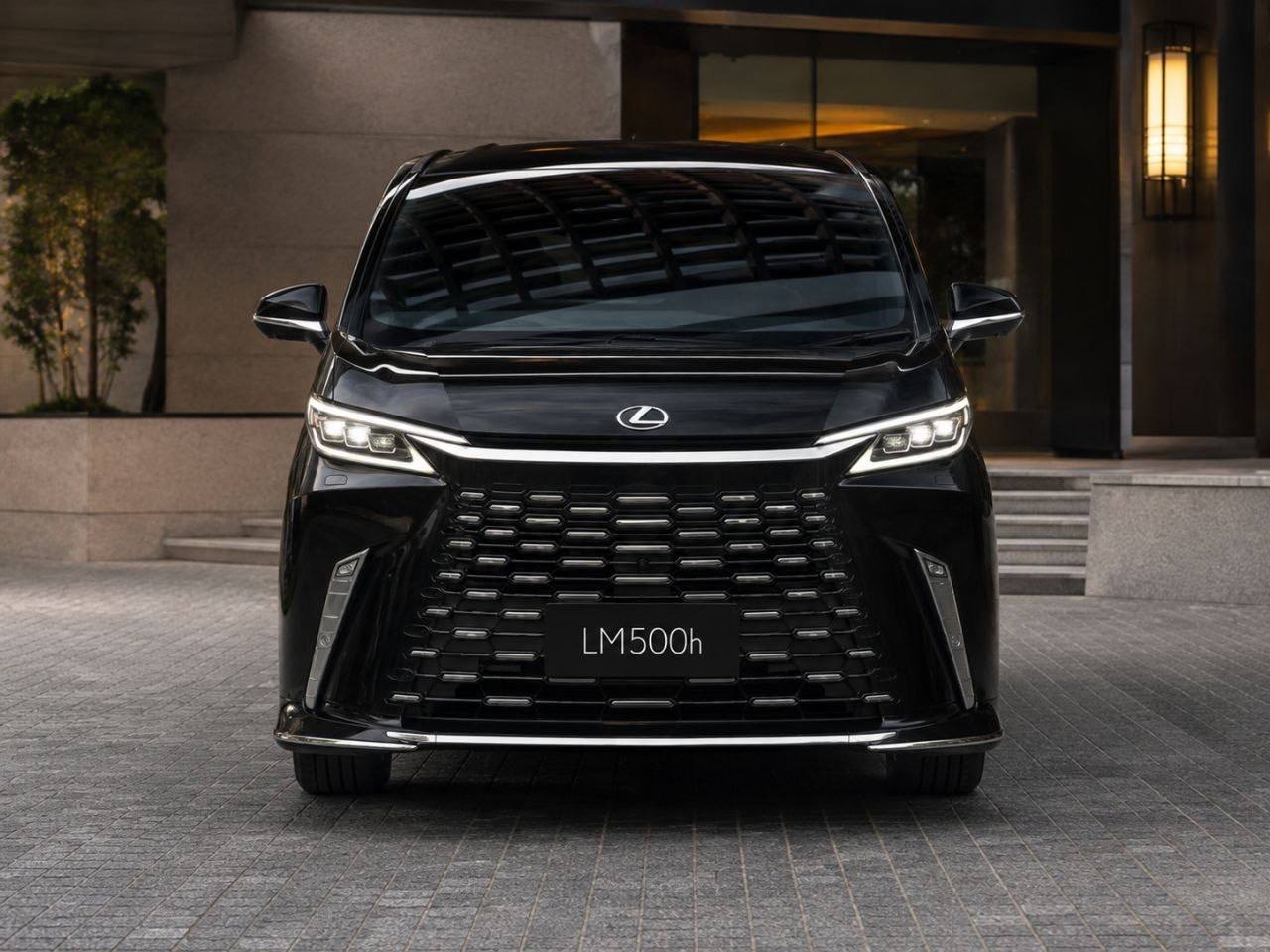 Lexus LM500h, 2026 г.