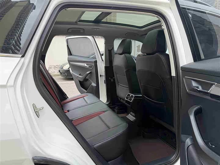 Skoda Karoq Facelift Luxury Edition, 2022 г.