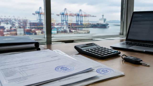 Можно ли физлицу привезти машину с пробегом из Китая в 2026 году - обложка статьи, avto-pod-zakaz.com